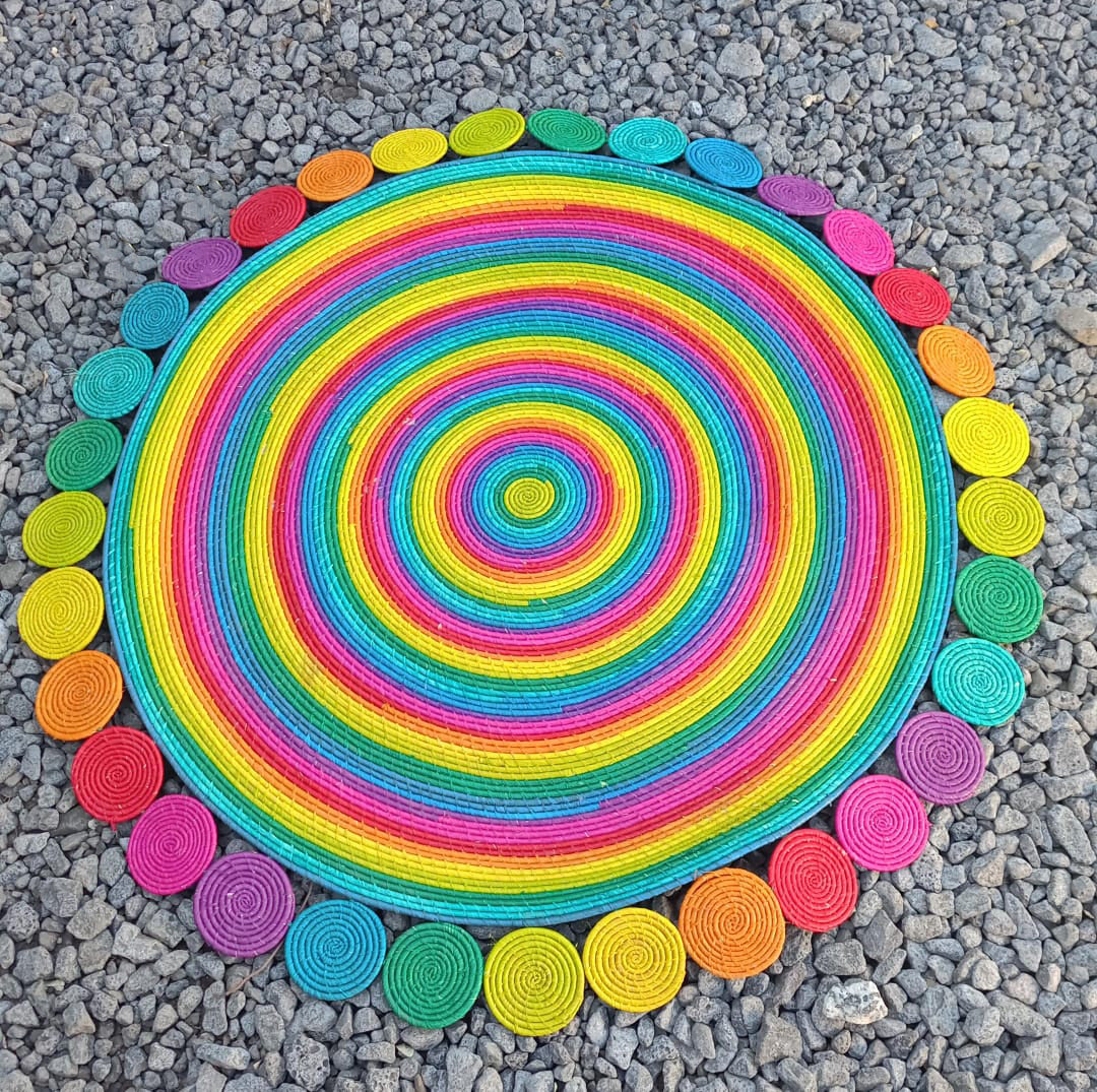 Tapis Artisanal Fleur En Raphia Tresser - Fait Main