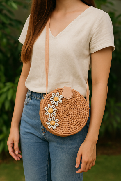 Sac A Main Rond En Raphia Marron et Coquillage - Finition cuir - Fait main